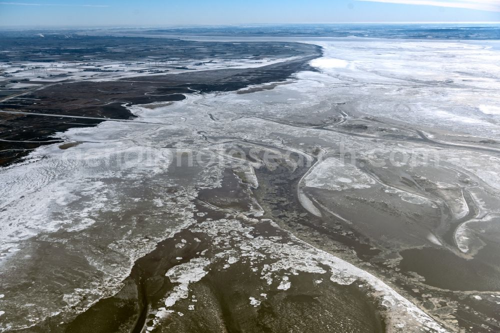 Aerial image Friedrichskoog - Wintry snowy water surface at the seaside of North Sea in Friedrichskoog in the state Schleswig-Holstein, Germany