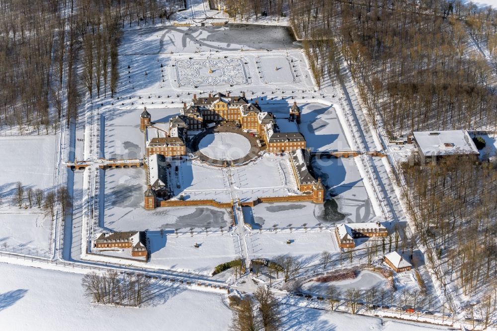 Aerial image Nordkirchen - Wintry snowy building and castle park systems of water castle Schloss Nordkirchen in Nordkirchen in the state North Rhine-Westphalia, Germany