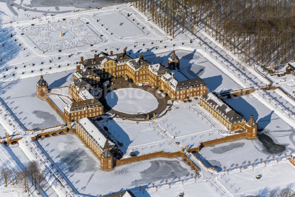 Aerial photograph Nordkirchen - Wintry snowy building and castle park systems of water castle Schloss Nordkirchen in Nordkirchen in the state North Rhine-Westphalia, Germany