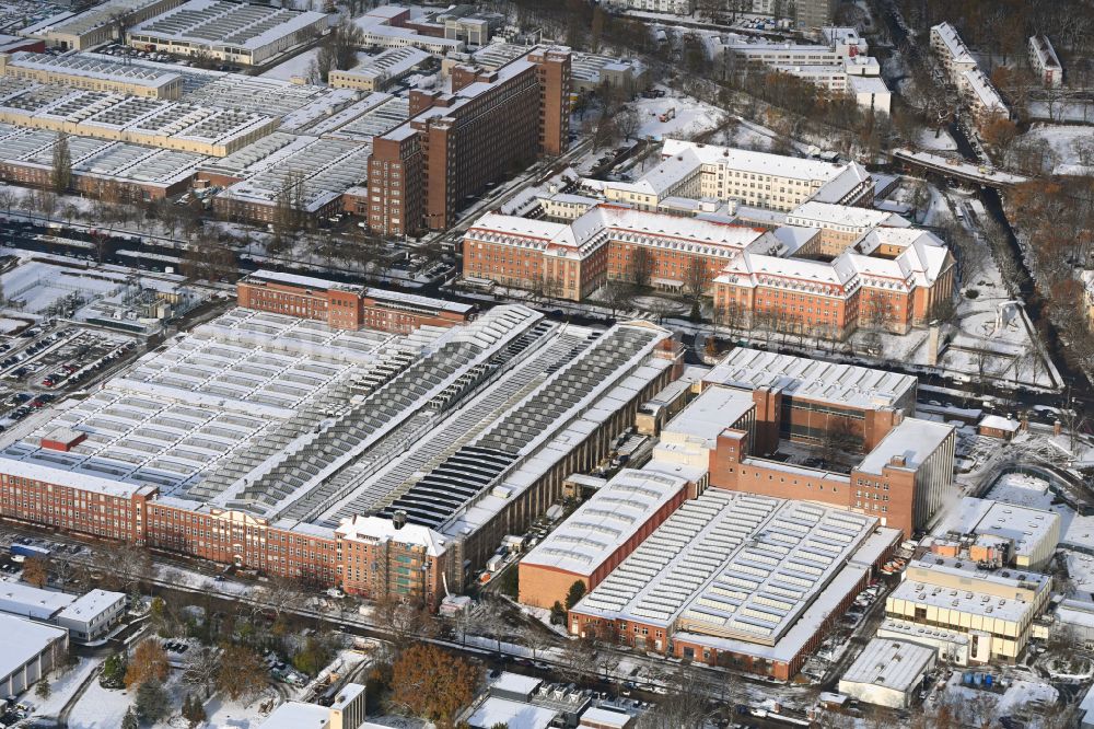 Berlin from the bird's eye view: Wintry snowy building and production halls on the premises Roehrenwerk of Siemens AG on street Rohrdamm in the district Siemensstadt in Berlin, Germany