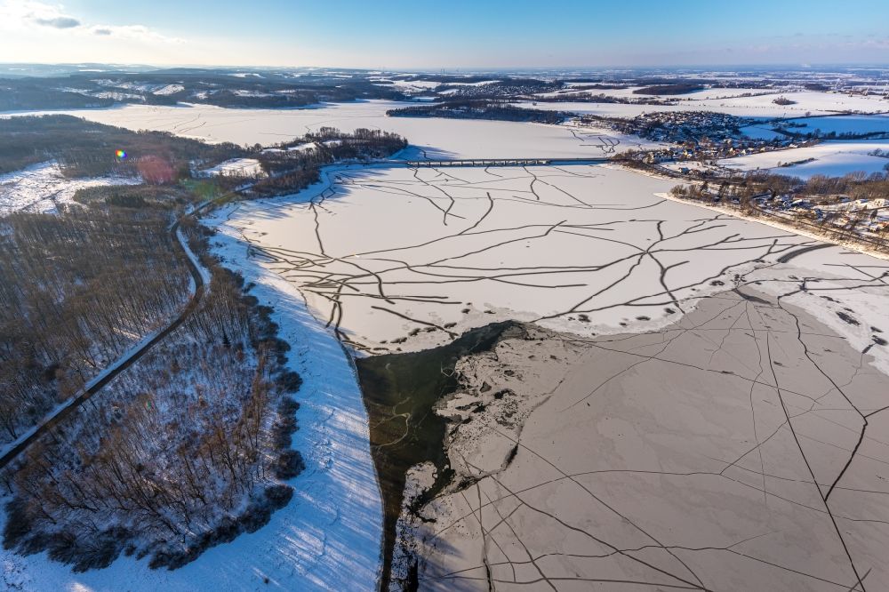 Aerial photograph Möhnesee - Winter snow-covered and frozen Moehnesee in the state North Rhine-Westphalia, Germany