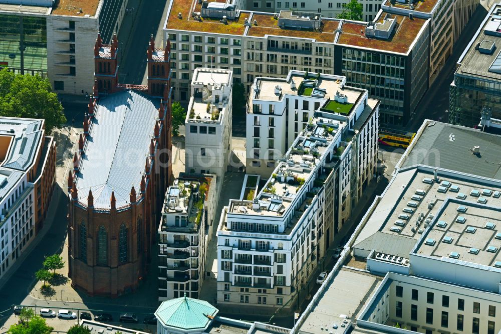 Aerial photograph Berlin - Residential and office-buildings -Kronprinzengaerten on street Falkoniergasse - Oberwallstrass in the district Mitte in Berlin, Germany