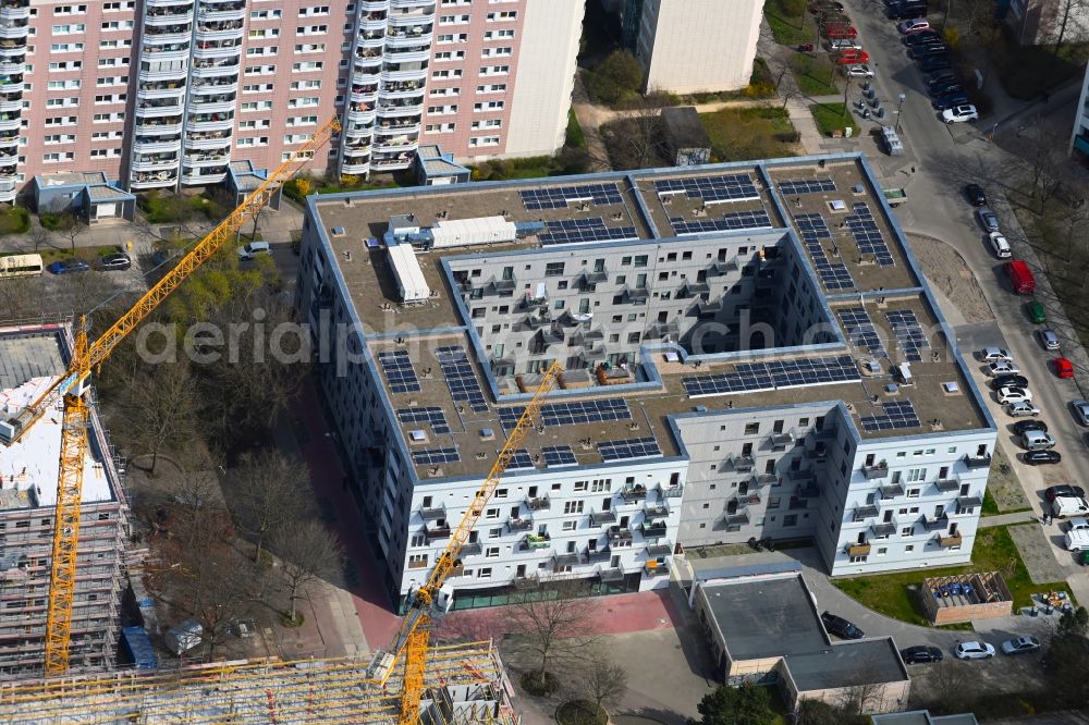 Berlin from above - Residential and commercial building on Muehlengrund between Ruedickenstrasse, Rotkonp and Matenzeile in the district Hohenschoenhausen in Berlin, Germany