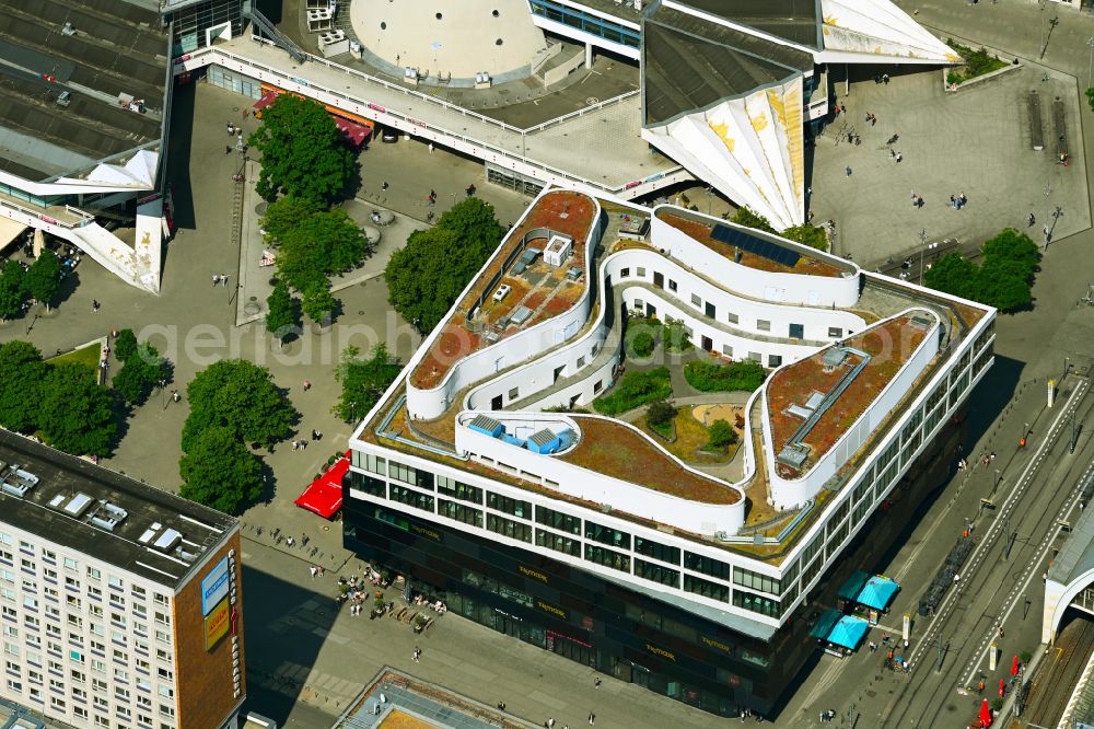 Aerial photograph Berlin - Residential and commercial building Alea 101 of Redevco Services Deutschland GmbH on regional train station Alexanderplatz on street Rathausstrasse in the district Mitte in Berlin, Germany