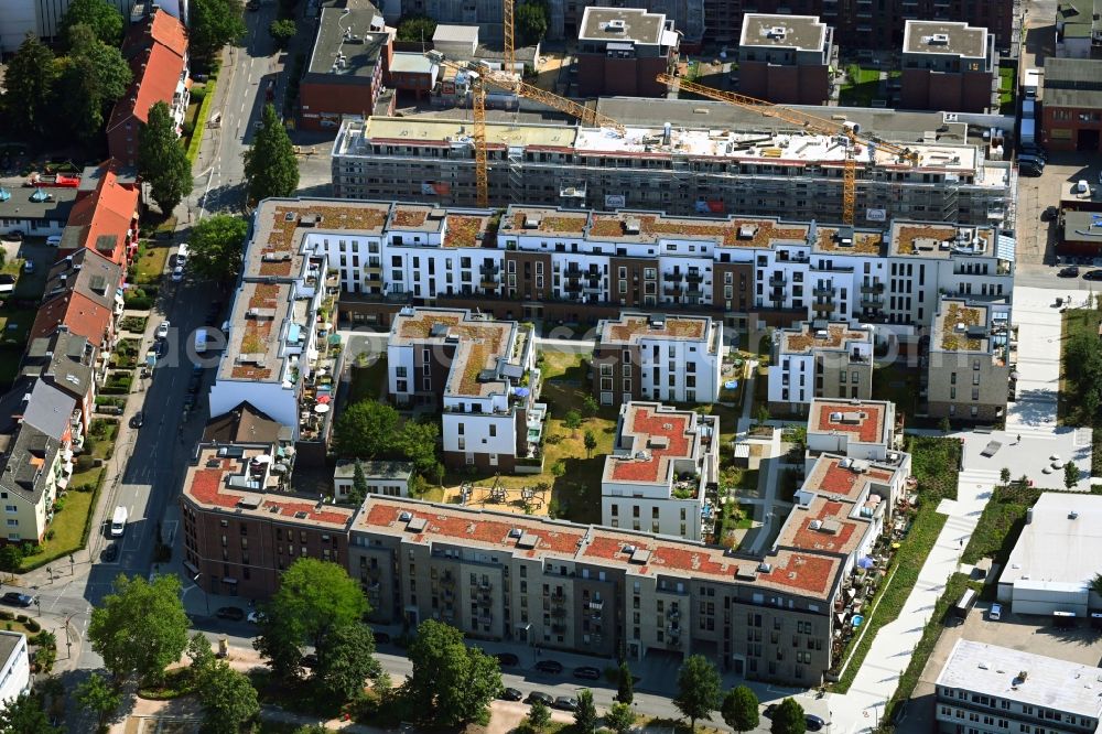 Aerial photograph Hamburg - Residential and commercial building district along the Koenigsreihe - Muehlenstieg - Wandsbeker Koenigstrasse in Brauhausviertel in the district Wandsbek in Hamburg, Germany