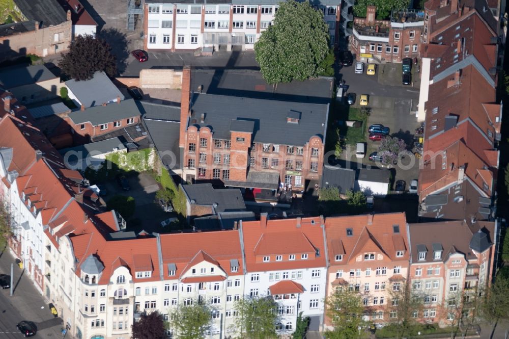 Erfurt from the bird's eye view: Residential and commercial building district along of Geschwister-Scholl-Strasse - Leipziger Platz in the district Kraempfervorstadt in Erfurt in the state Thuringia, Germany