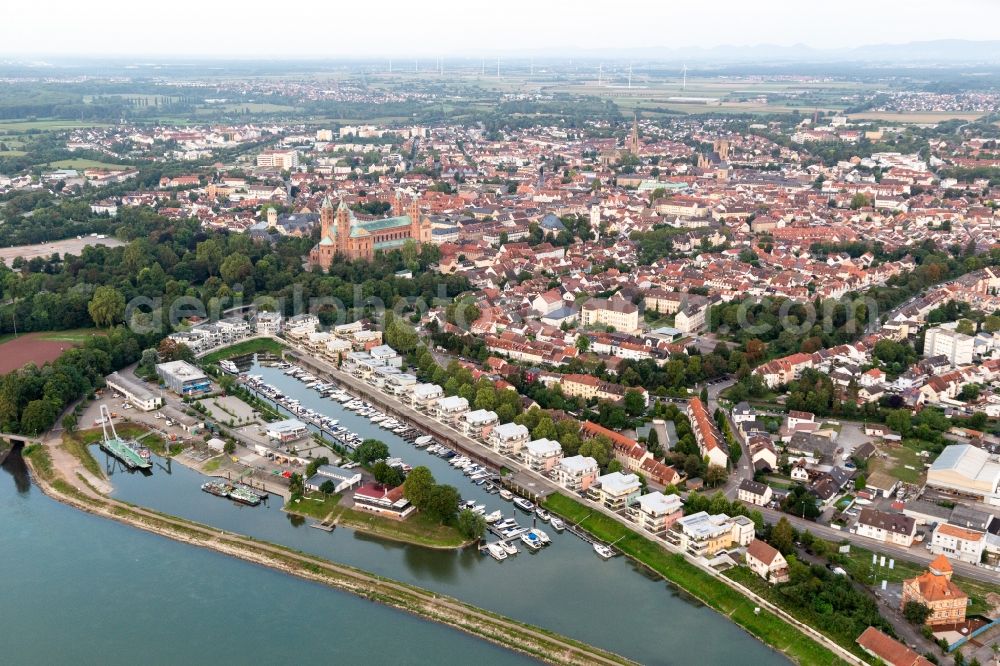 Speyer from the bird's eye view: Pleasure boat marina with docks and moorings on the shore area of alten Hafen on Rhein in Speyer in the state Rhineland-Palatinate, Germany