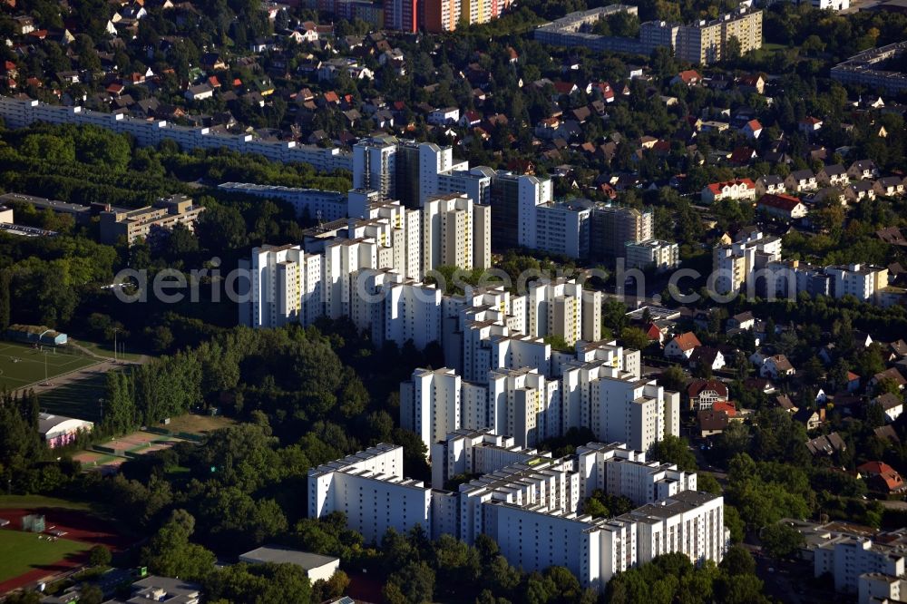 Berlin OT Märkisches Viertel from the bird's eye view: View of apartment buildings in the housing complex of Maerkisches Viertel in Berlin