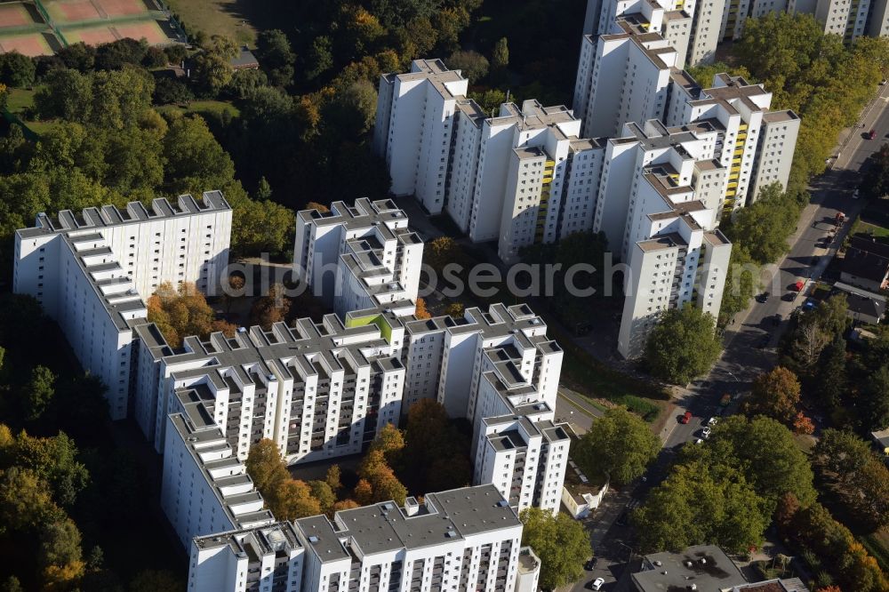 Aerial photograph Berlin - View of apartment buildings in the housing complex of Maerkisches Viertel in Berlin