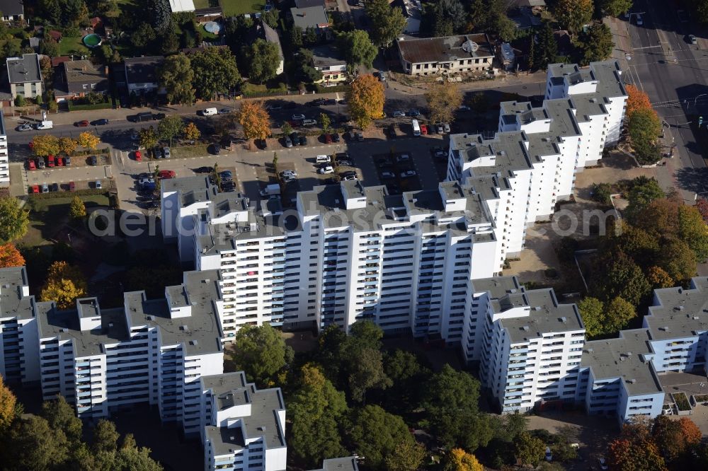 Berlin from the bird's eye view: View of apartment buildings in the housing complex of Maerkisches Viertel in Berlin