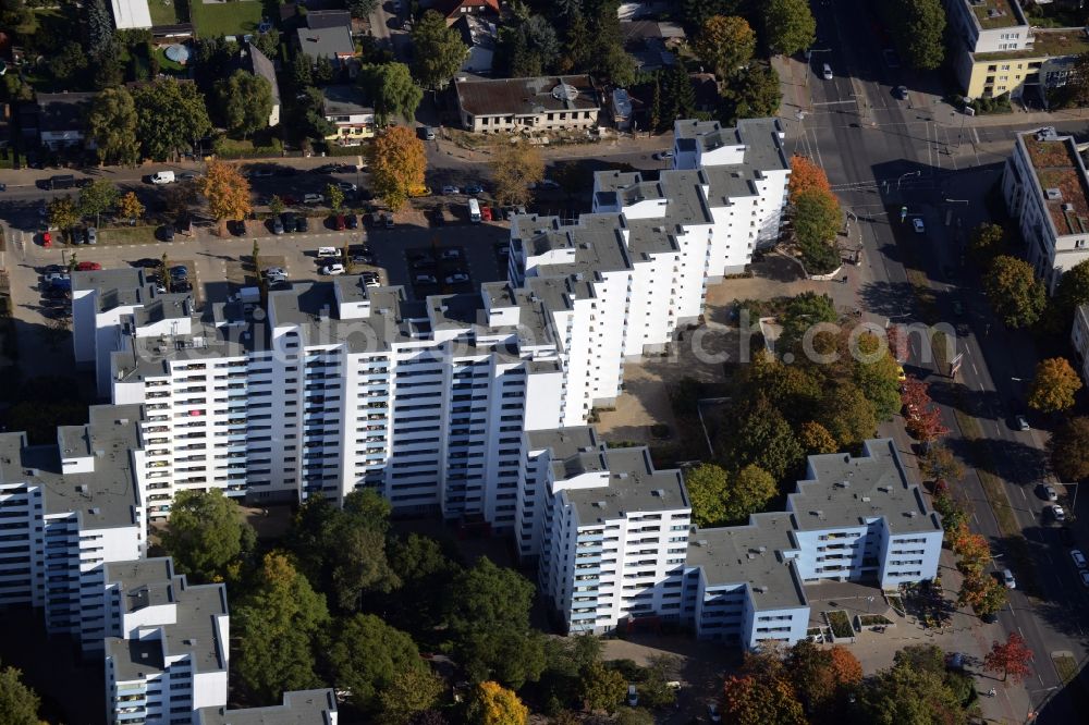 Aerial image Berlin - View of apartment buildings in the housing complex of Maerkisches Viertel in Berlin