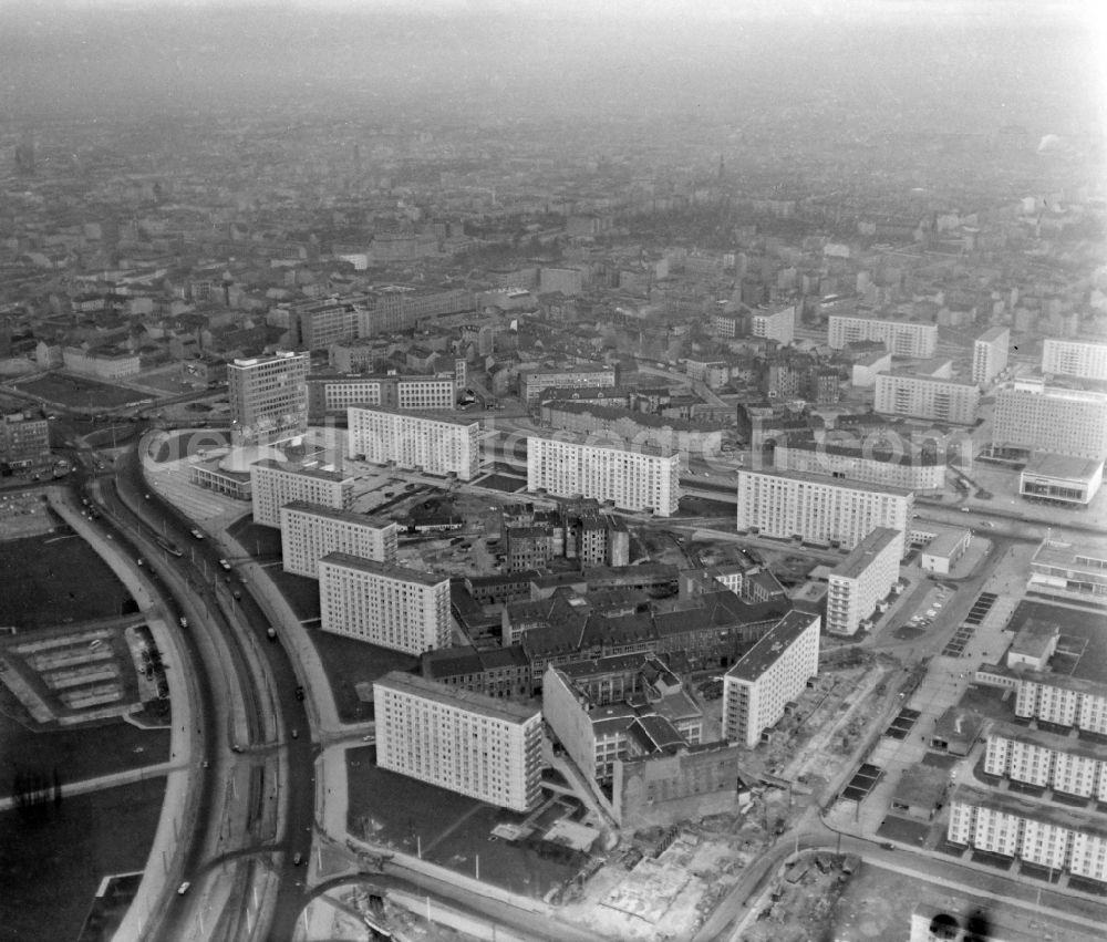 Aerial image Berlin - Residential area with old buildings and prefabricated buildings on Alexanderstrasse, Magazinstrasse, Schillingstrasse and Jacobystrasse in the district Mitte in Berlin, Germany