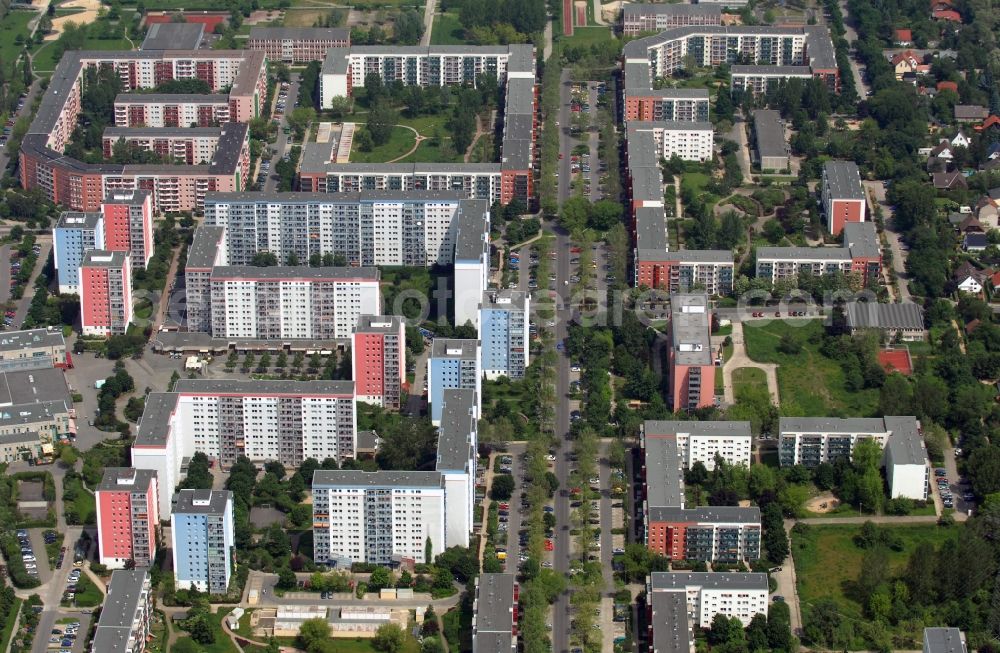 Aerial image Berlin - Housing area with prefabricated construction buildings on the Lily-Braun-Strasse in the district Kaulsdorf-Nord of Berlin-Hellersdorf