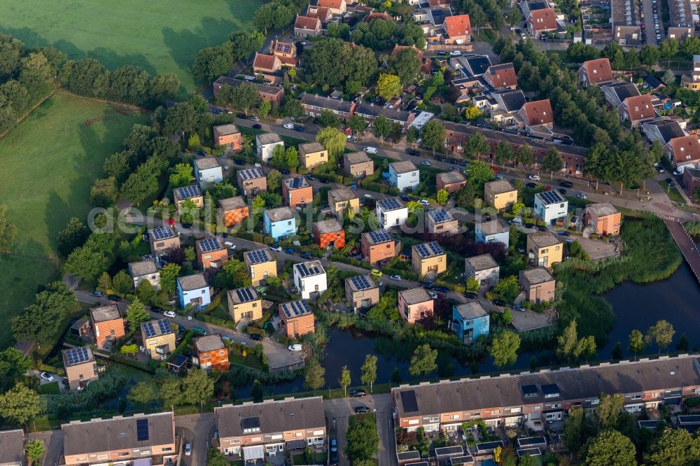 Aerial image Enschede - Residential area of coloured, cube-shapres, single-family design houses in settlement at shore areas in Enschede in Overijssel, Netherlands