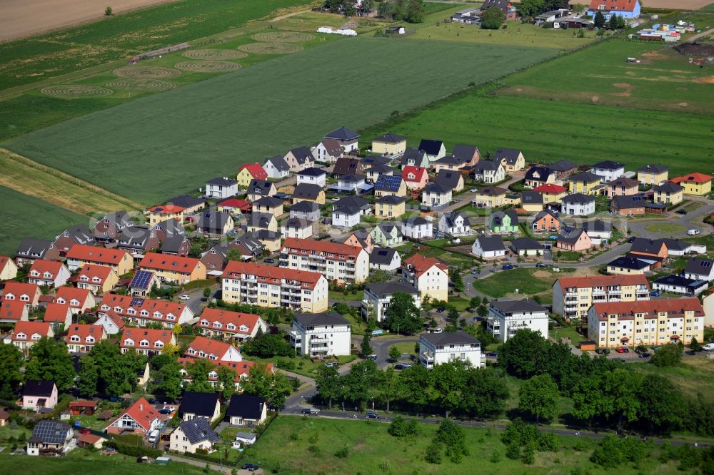 Großziethen from the bird's eye view: In Grossziethen in the state of Brandenburg in recent years created a village-like residential area with single and multi-family homes to the streets An den Eichen and Telefunkenweg