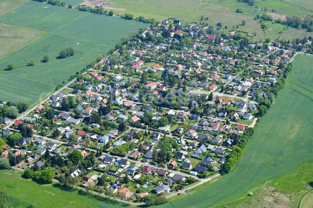 Aerial photograph Altlandsberg - Single-family residential area of settlement Akazienstrasse - Feldstrasse in the district Altlandsberg Nord in Altlandsberg in the state Brandenburg, Germany