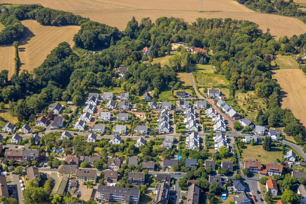 Hattingen from the bird's eye view: Single-family residential area of settlement on Baaker Berg in the district Baak in Hattingen in the state North Rhine-Westphalia, Germany