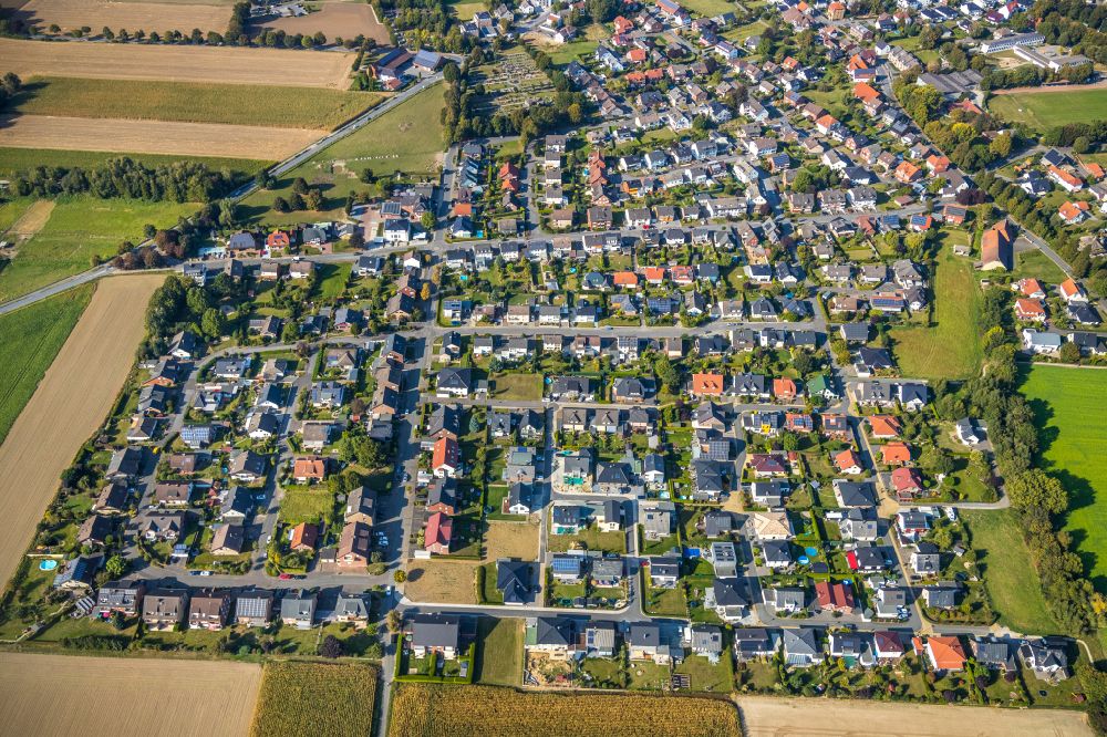 Bad Westernkotten from above - Single-family residential area of settlement in Bad Westernkotten in the state North Rhine-Westphalia, Germany