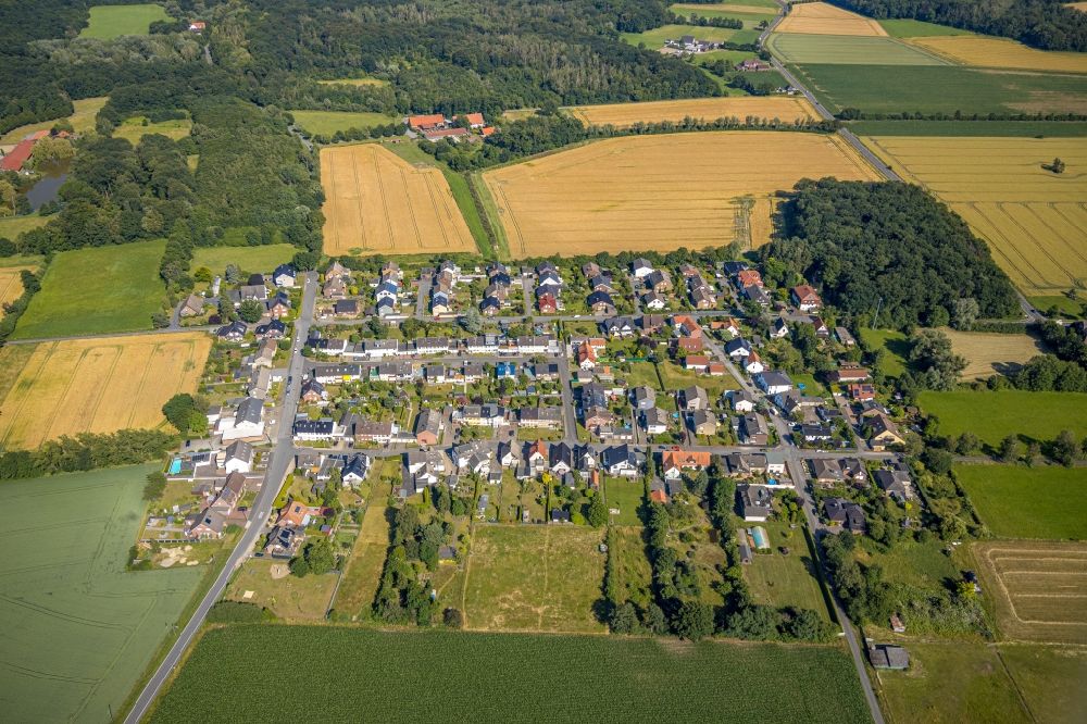 Hamm from the bird's eye view: Single-family residential area of settlement Baumstrasse - Koelnische Strasse in the district Norddinker in Hamm in the state North Rhine-Westphalia, Germany