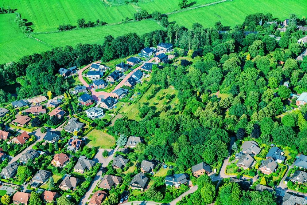 Stade from above - Single-family residential area of settlement Ueber den Burgwiesen in Stade in the state Lower Saxony, Germany