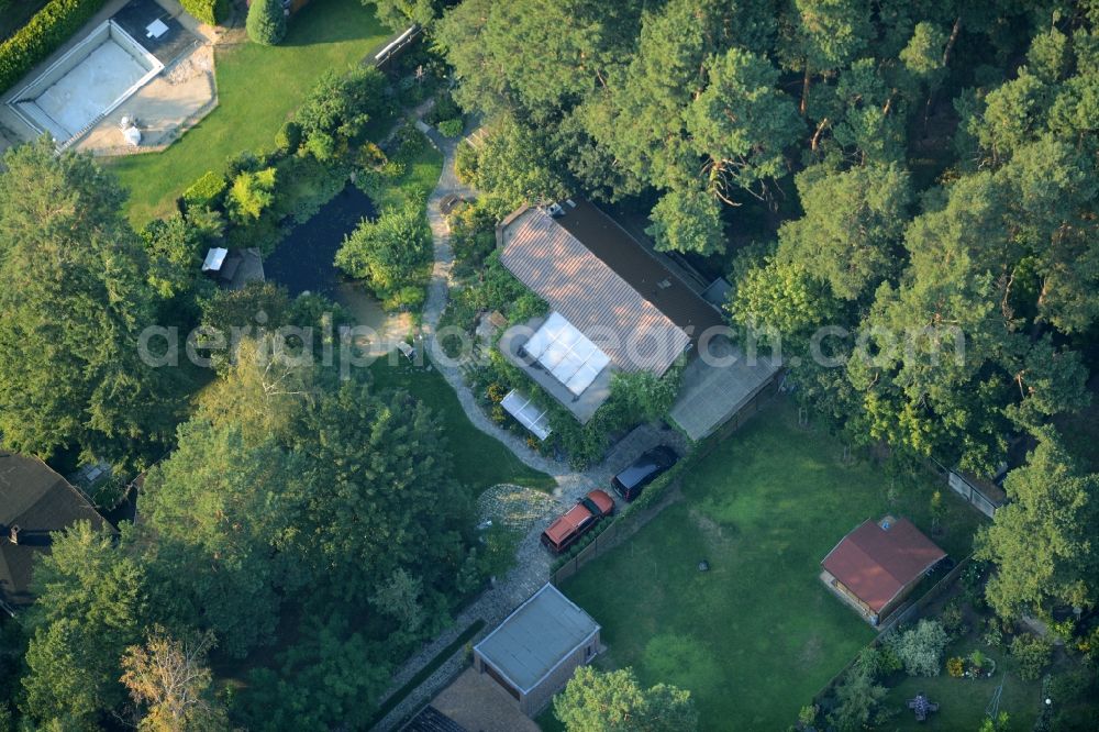 Aerial image Berlin - Single-family residential area of settlement Duchrother Strasse in Berlin in Germany. The site is the company Print Professional seat, a service company in the printing and advertising industry