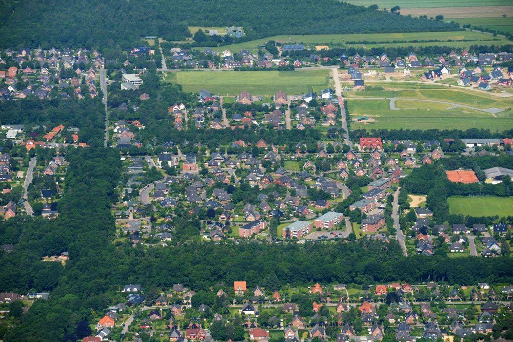 Wyk auf Föhr from the bird's eye view: Single-family residential area of settlement at the Berliner Ring and Hamburger Ring in Wyk in Foehr in the state Schleswig-Holstein