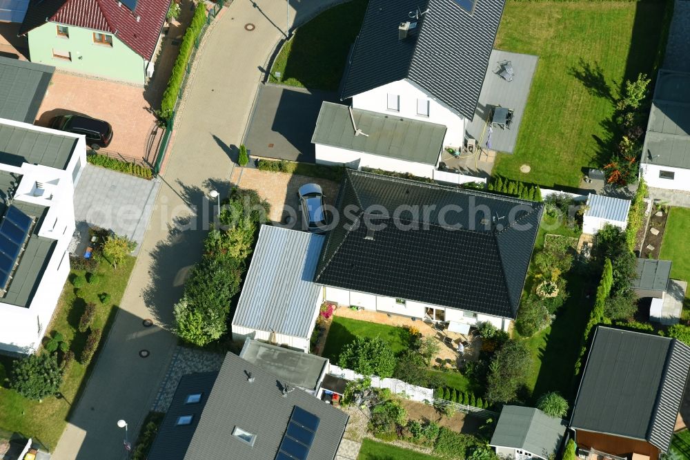 Magdeburg from the bird's eye view: Single-family residential area of settlement Am Birnengarten - Mirabellenweg in the district Ottersleben in Magdeburg in the state Saxony-Anhalt, Germany