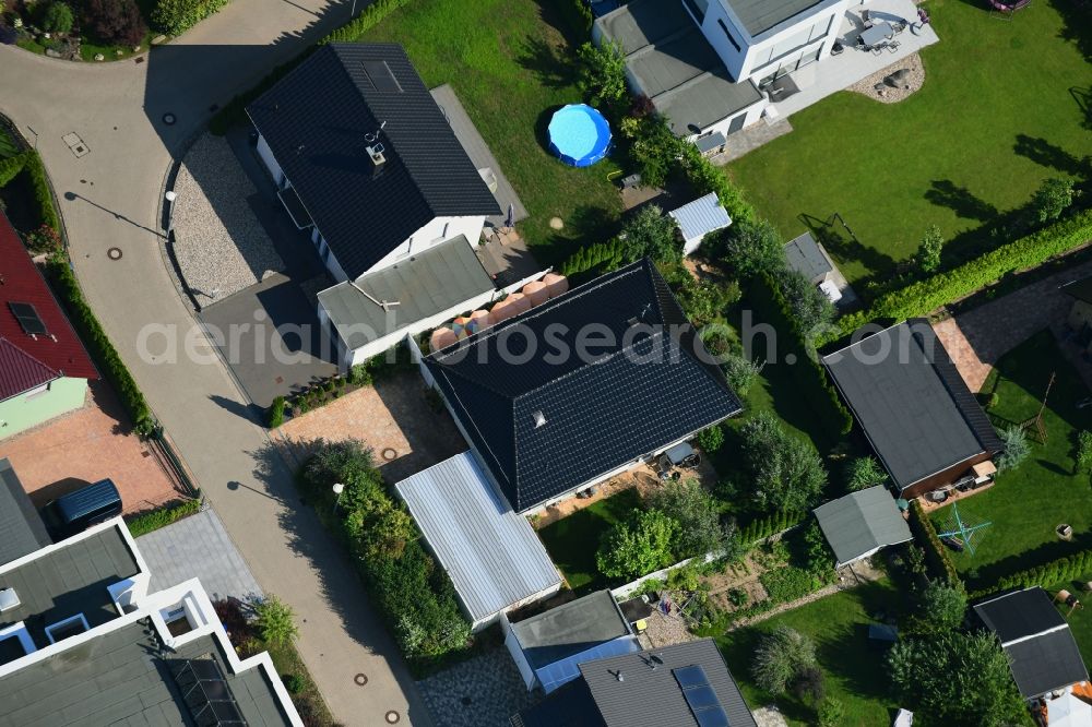 Magdeburg from above - Single-family residential area of settlement Am Birnengarten - Mirabellenweg in the district Ottersleben in Magdeburg in the state Saxony-Anhalt, Germany