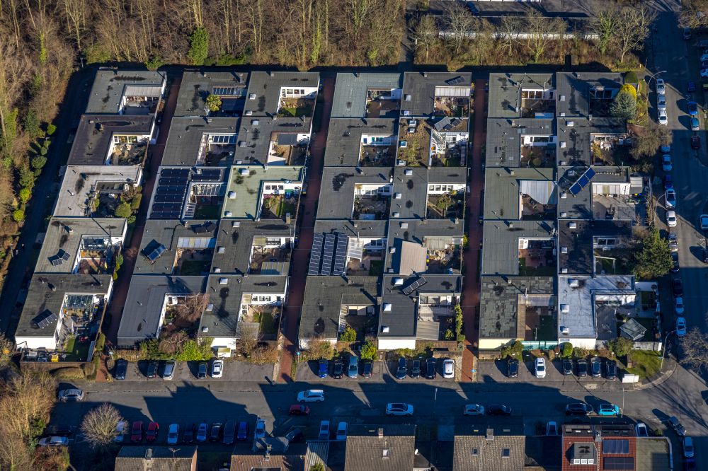 Aerial photograph Castrop-Rauxel - Residential area of single-family settlement in honeycomb shape on street Erfurter Strasse in Castrop-Rauxel at Ruhrgebiet in the state North Rhine-Westphalia, Germany