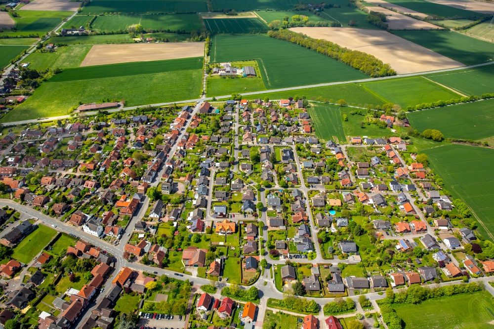 Drensteinfurt from the bird's eye view: Single-family residential area of settlement on Brink - Kastanienweg in Drensteinfurt in the state North Rhine-Westphalia, Germany