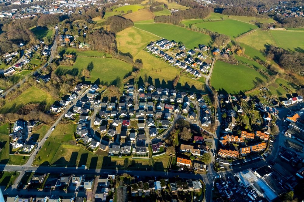 Aerial photograph Ennepetal - Single-family residential area of settlement along the Gerhard-Dessel-Strasse and the Ewald-Rettberg-Strasse in the district Oelkinghausen in Ennepetal in the state North Rhine-Westphalia, Germany