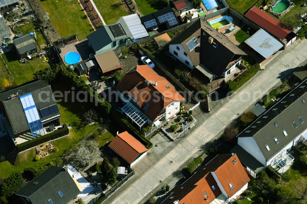 Bernau from above - Single-family residential area of settlement along the Julian- Marchlewski-Strasse in Bernau in the state Brandenburg, Germany