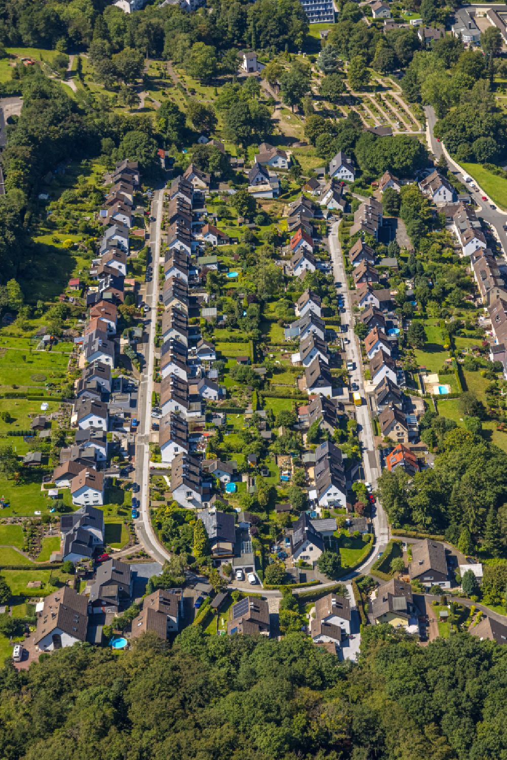 Aerial photograph Ennepetal - Single-family residential area of settlement along the Leibnizstrasse in Ennepetal in the state North Rhine-Westphalia, Germany