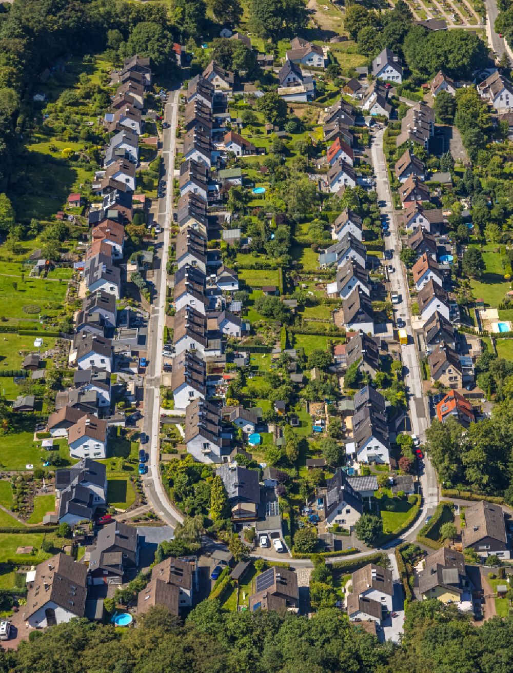 Ennepetal from above - Single-family residential area of settlement along the Leibnizstrasse in Ennepetal in the state North Rhine-Westphalia, Germany