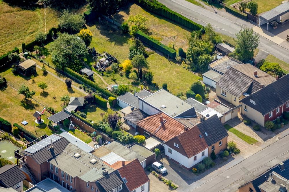 Hamm from the bird's eye view: Single-family residential area of settlement along the Mindener Weg in Hamm in the state North Rhine-Westphalia, Germany