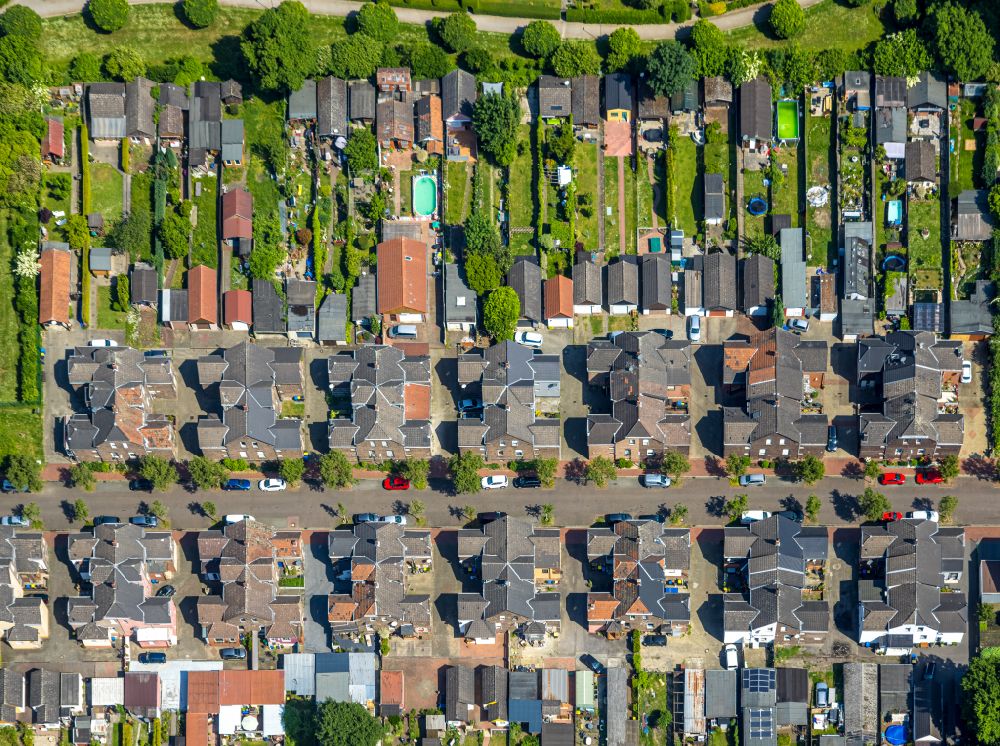 Aerial image Essen - Single-family residential area of settlement on street Wildstrasse in the district Vogelheim in Essen at Ruhrgebiet in the state North Rhine-Westphalia, Germany