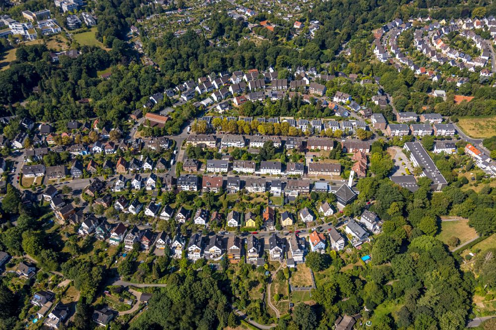 Aerial photograph Essen - Single-family residential area of settlement on street Dinnendahlstrasse in the district Bergerhausen in Essen at Ruhrgebiet in the state North Rhine-Westphalia, Germany