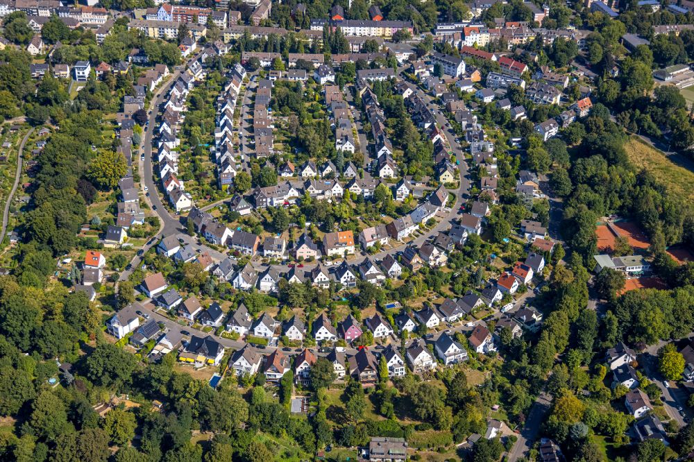 Aerial image Essen - Single-family residential area of settlement on street Erntedankweg in the district Huttrop in Essen at Ruhrgebiet in the state North Rhine-Westphalia, Germany