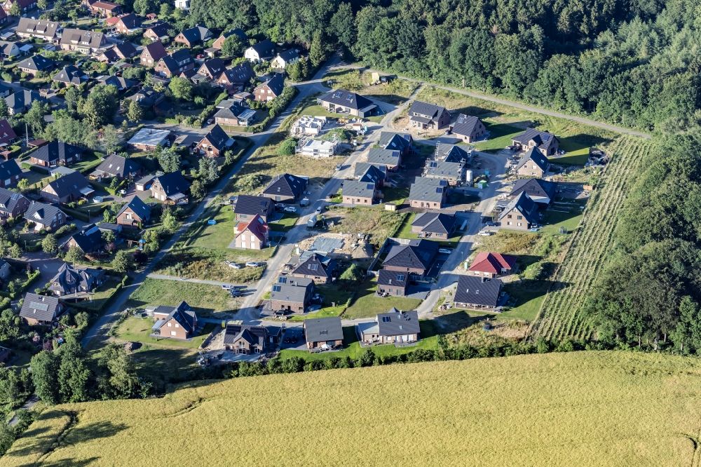 Agathenburg from the bird's eye view: Single-family residential area of settlement on Eulenring in Agathenburg in the state Lower Saxony, Germany