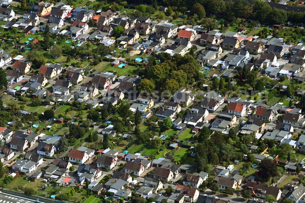 Hamburg from above - Single-family residential area of settlement Falkenweg - Hoffstrasse in the district Heimfeld in Hamburg, Germany