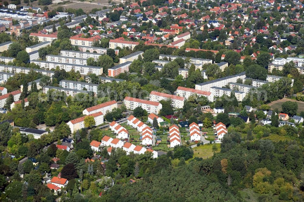 Aerial photograph Berlin - Single-family residential area of settlement on Feldblumenweg - Gruene Trift - Sommerwiesenweg - Am Stadtforst in the district Koepenick in Berlin, Germany