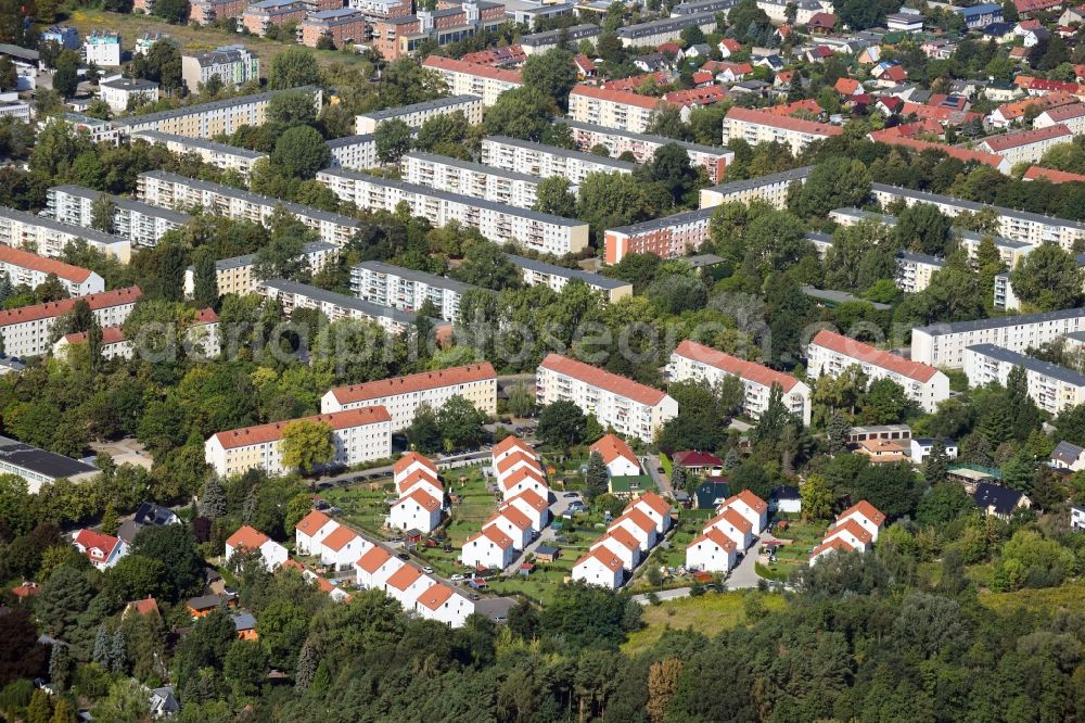 Berlin from above - Single-family residential area of settlement on Feldblumenweg - Gruene Trift - Sommerwiesenweg - Am Stadtforst in the district Koepenick in Berlin, Germany