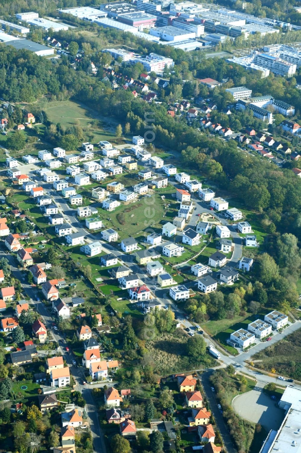 Dresden from above - Single-family residential area of settlement Am Floessertgraben - Teichwiesenweg in the district Klotzsche in Dresden in the state Saxony, Germany