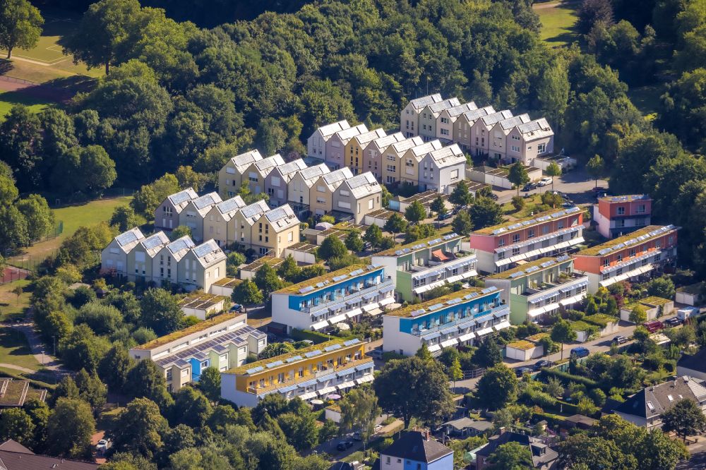 Gelsenkirchen from the bird's eye view: Residential a residential estate Solarsiedlung Sonnenhof in Gelsenkirchen Bismarck in North Rhine-Westphalia