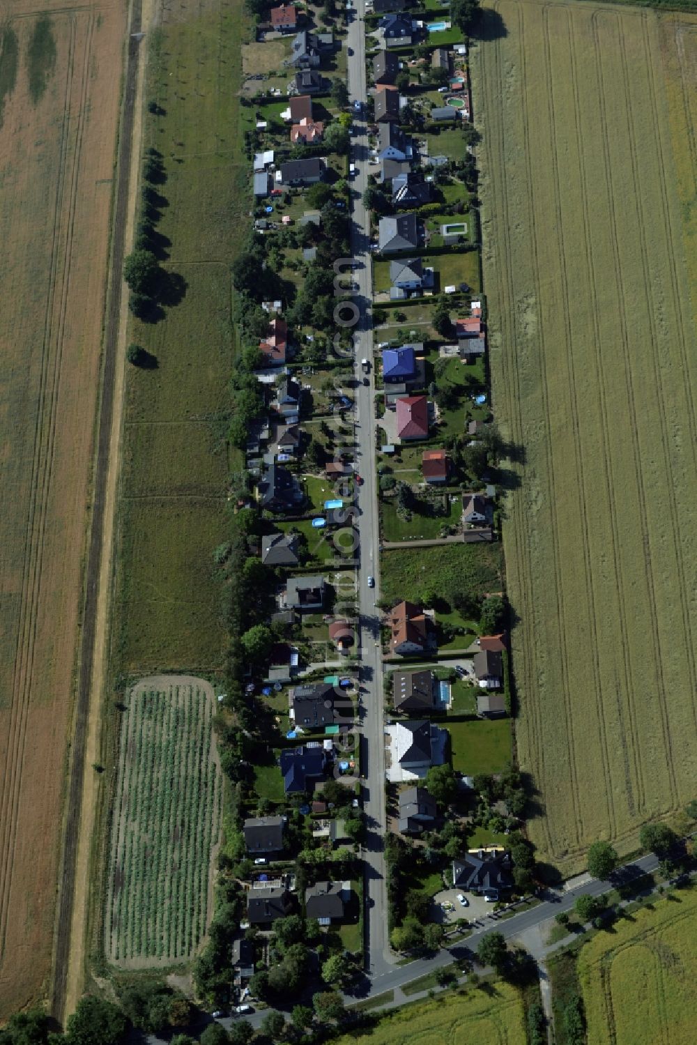Aerial image Großziethen - Single-family residential area of settlement in Grossziethen in the state Brandenburg