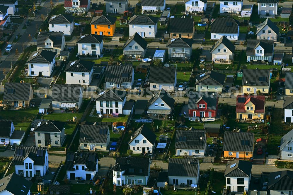 Aerial photograph Neuenhagen - Single-family residential area of settlement on Gruscheweg in Neuenhagen in the state Brandenburg, Germany