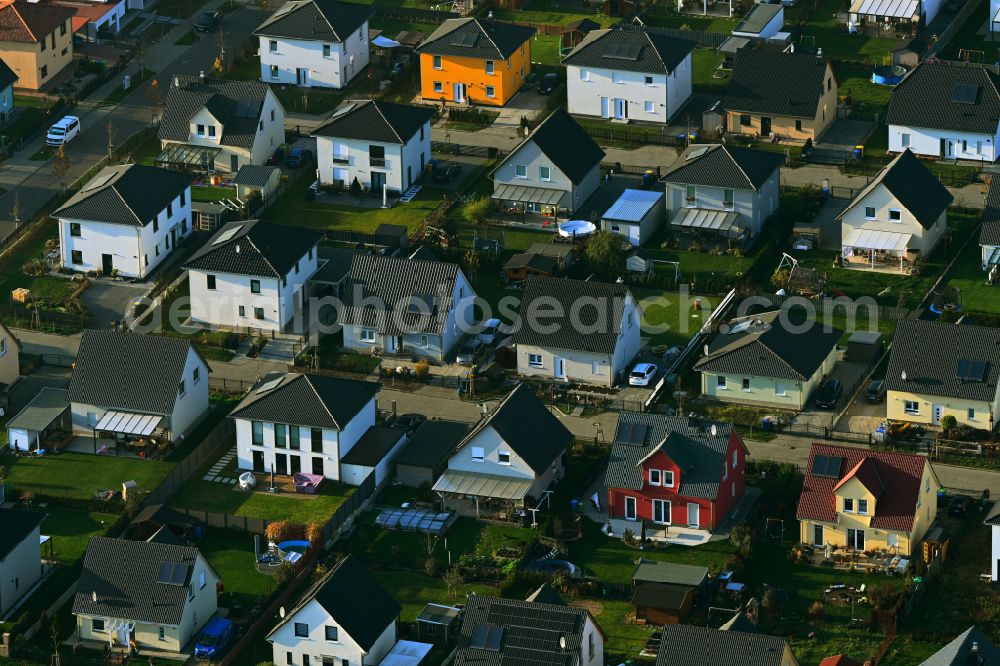 Neuenhagen from above - Single-family residential area of settlement on Gruscheweg in Neuenhagen in the state Brandenburg, Germany
