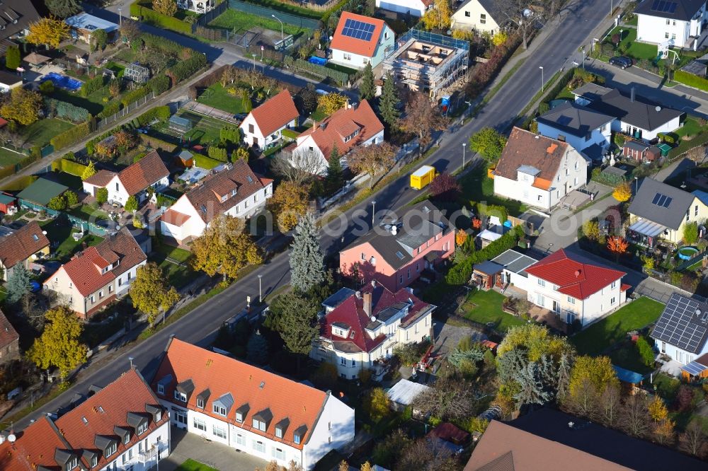 Berlin from the bird's eye view: Single-family residential area of settlement Am Hechtgraben in the district Wartenberg in Berlin, Germany