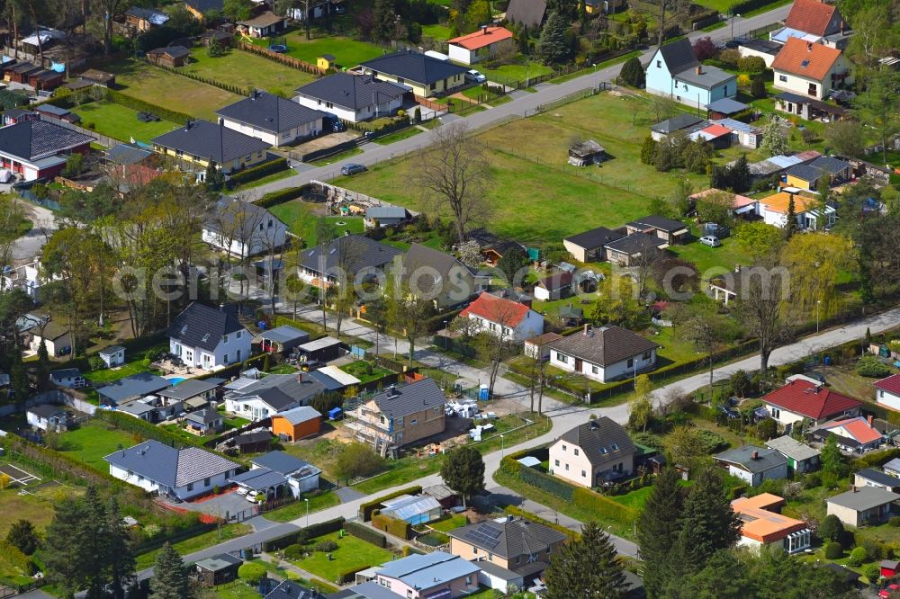 Aerial photograph Fredersdorf-Vogelsdorf - Single-family residential area of settlement Heideweg - Friedrich-Ebert-Strasse in the district Vogelsdorf in Fredersdorf-Vogelsdorf in the state Brandenburg, Germany