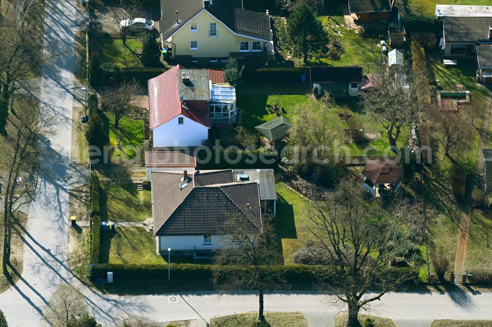 Fredersdorf-Vogelsdorf from above - Single-family residential area of settlement Heideweg - Friedrich-Ebert-Strasse in the district Vogelsdorf in Fredersdorf-Vogelsdorf in the state Brandenburg, Germany